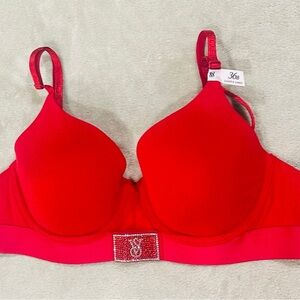 Brand new Victoria’s Secret t-shirt push up bra size 36 B
